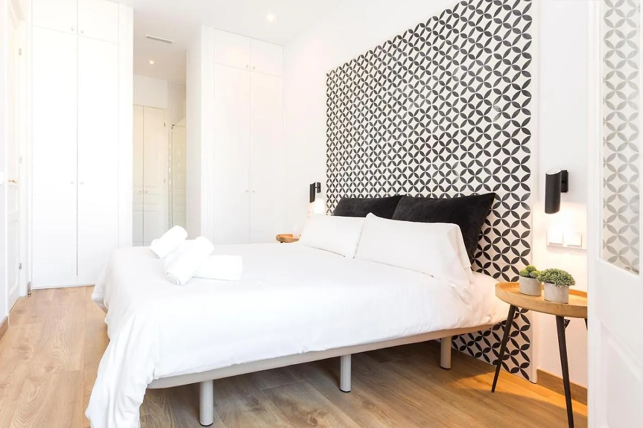 Cozy Apartment Close To Passeig De Gracia Βαρκελώνη