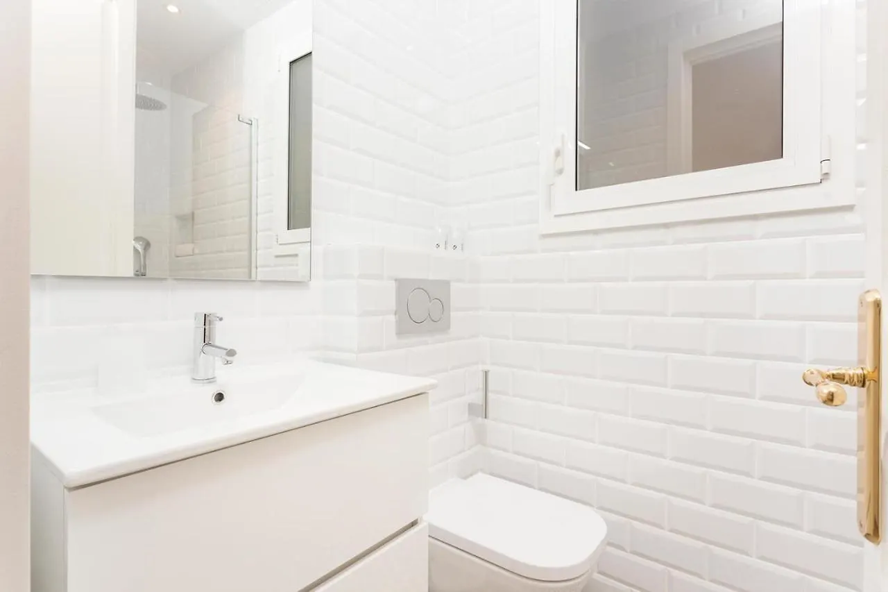 Cozy Apartment Close To Passeig De Gracia Βαρκελώνη